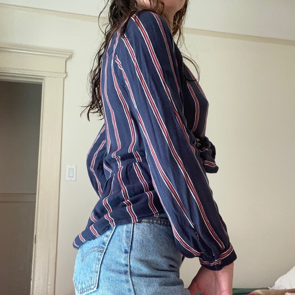 Hollister button up top - Picture 4 of 5